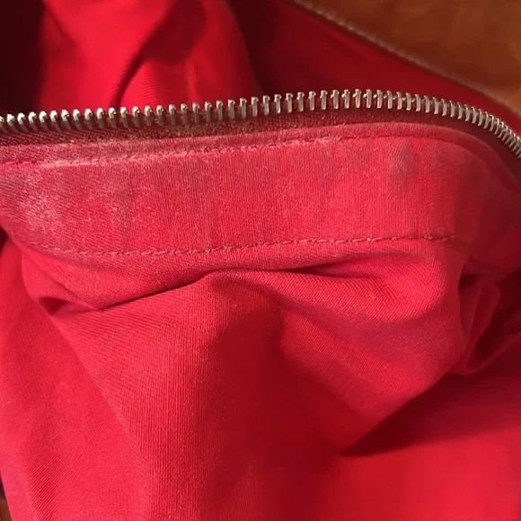 Dooney and Bourke pebble, leather red interior three sections - Picture 8 of 9